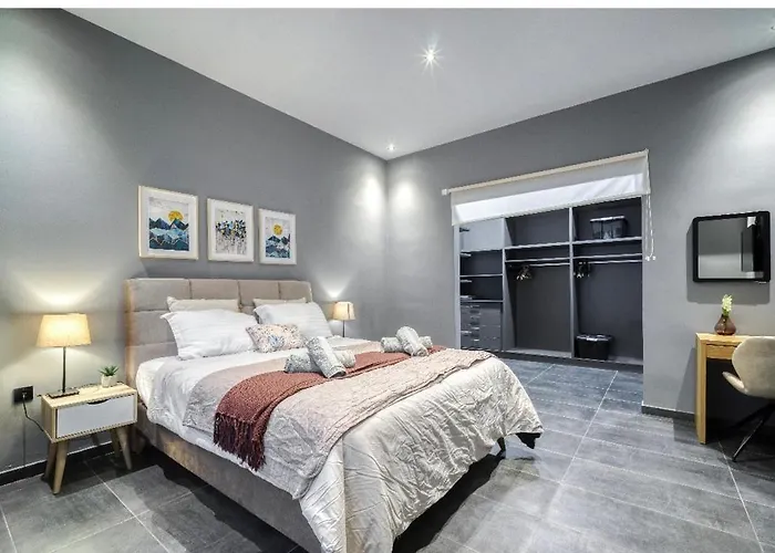 L Apartment