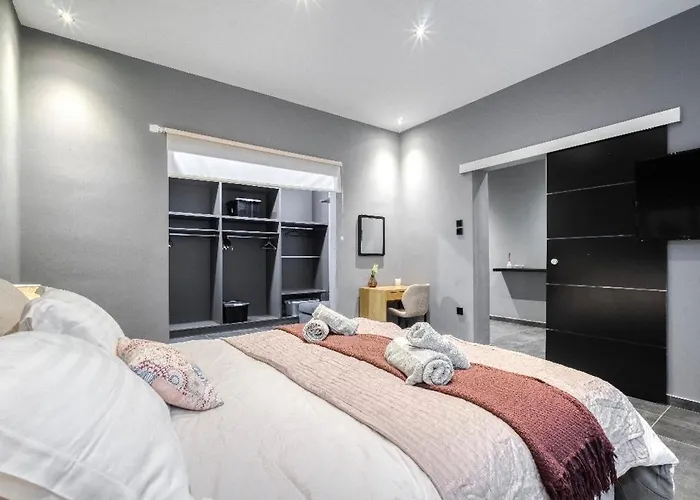 L Apartment