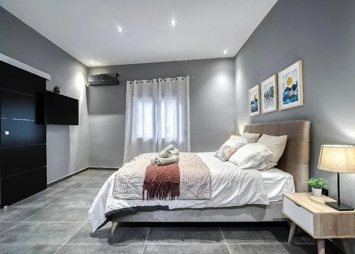 L Apartment